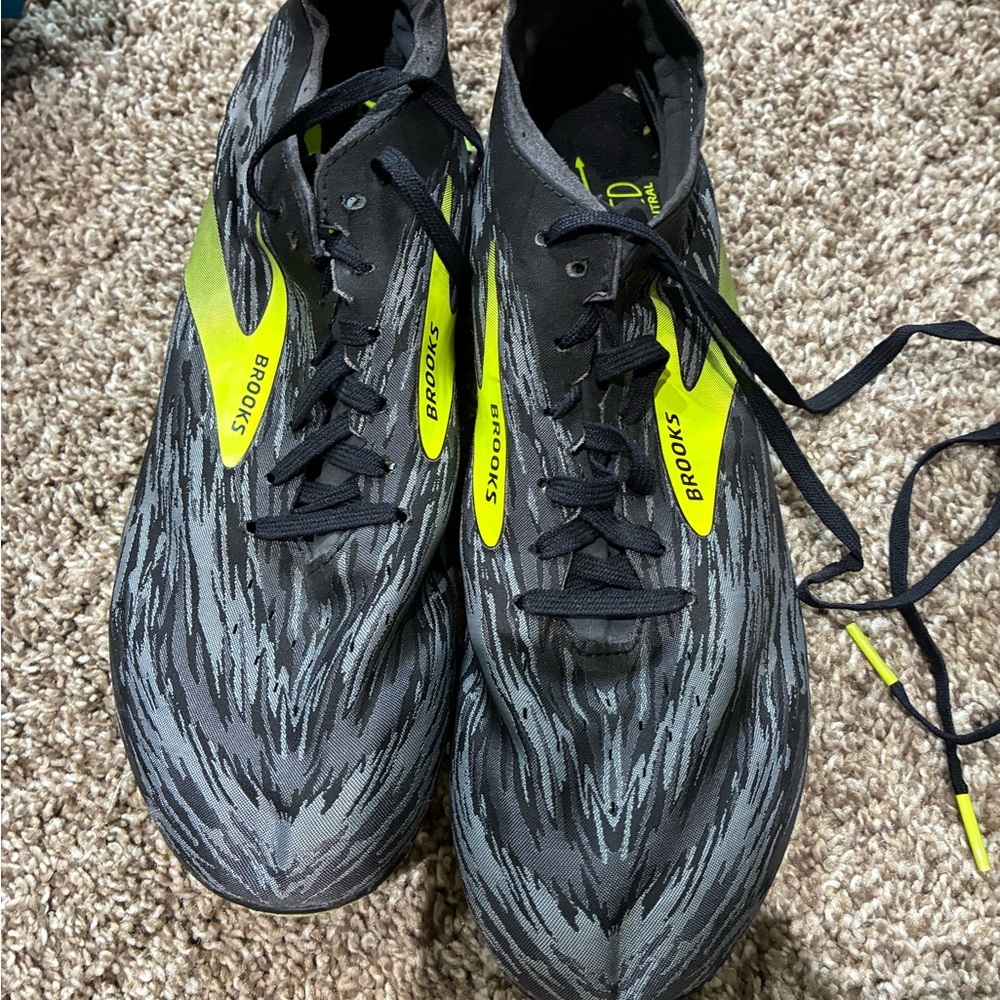 Brooks Black and Lime Green Track Spikes - Picture 2 of 7